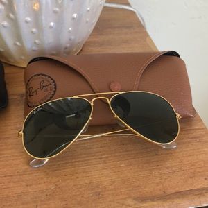 Black aviator raybans